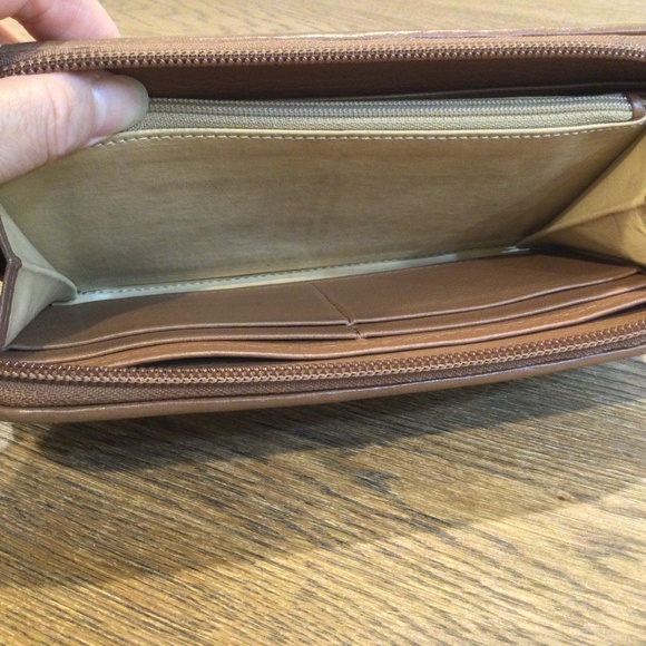 BOTTEGA VENETA | Leather Long Wallets - Picture 7 of 15